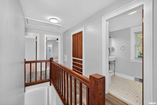 1734 RIDGEWOOD Avenue, Davenport, IA 52803