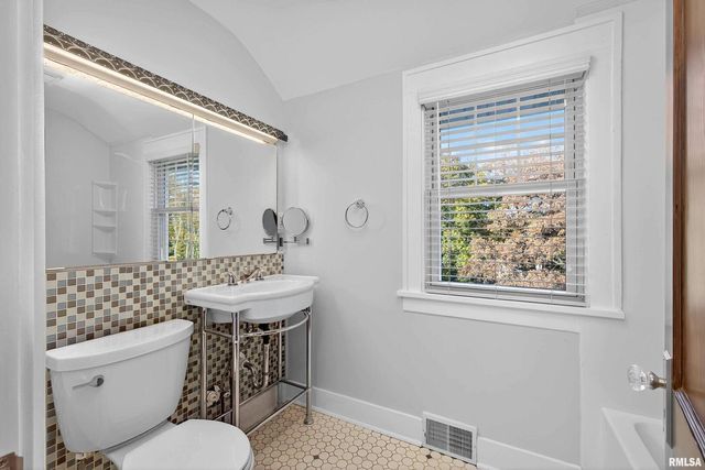 1734 RIDGEWOOD Avenue, Davenport, IA 52803