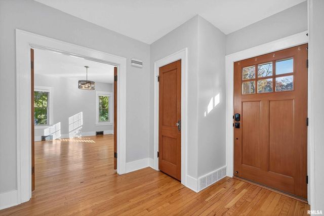 1734 RIDGEWOOD Avenue, Davenport, IA 52803