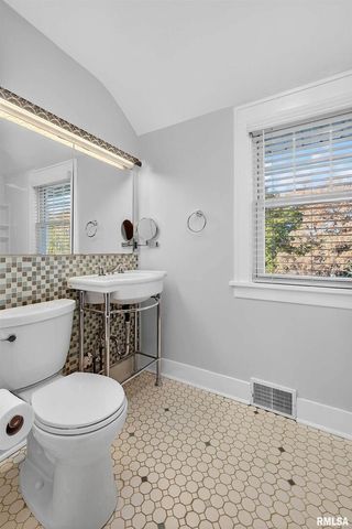 1734 RIDGEWOOD Avenue, Davenport, IA 52803