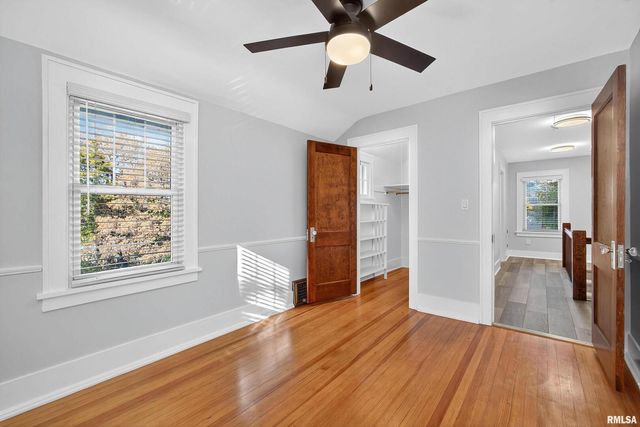 1734 RIDGEWOOD Avenue, Davenport, IA 52803