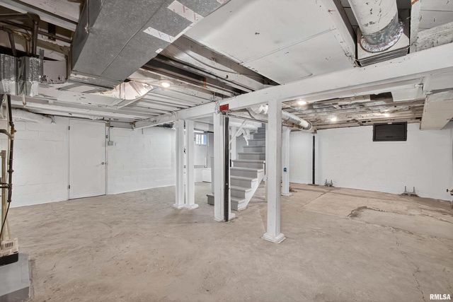 1734 RIDGEWOOD Avenue, Davenport, IA 52803