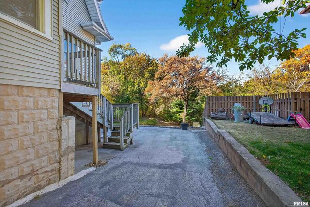 1734 RIDGEWOOD Avenue, Davenport, IA 52803