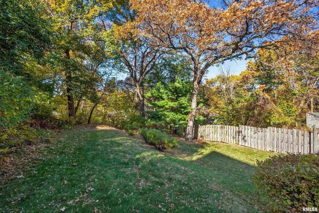 1734 RIDGEWOOD Avenue, Davenport, IA 52803