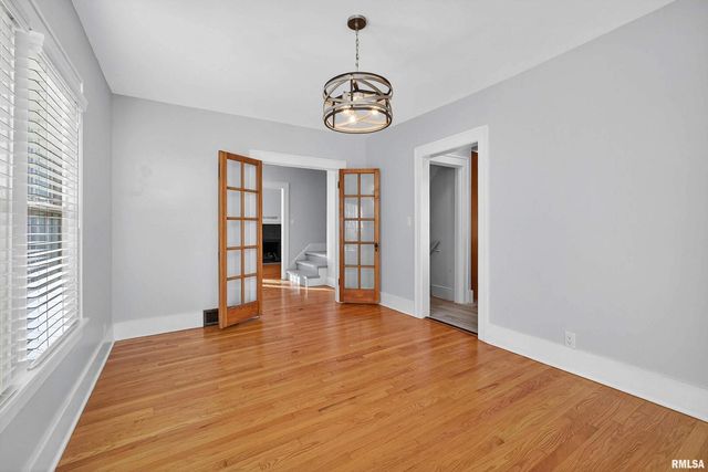 1734 RIDGEWOOD Avenue, Davenport, IA 52803