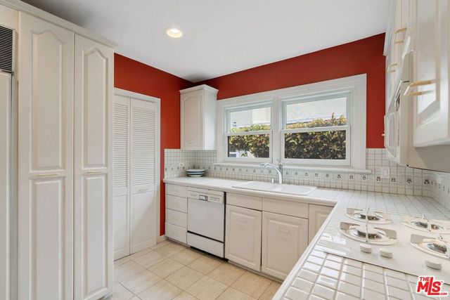 533 N Bronson Avenue, Los Angeles, CA 90004