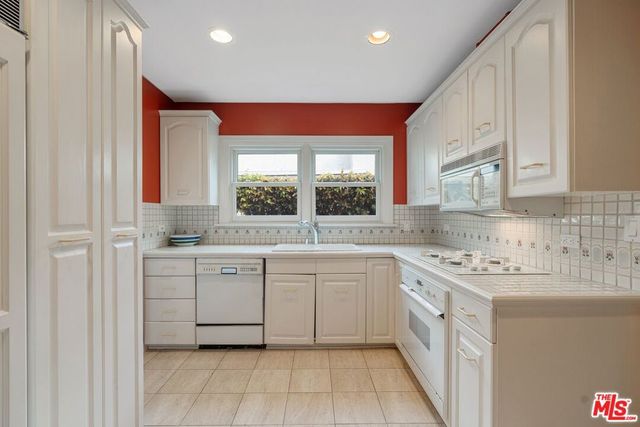 533 N Bronson Avenue, Los Angeles, CA 90004