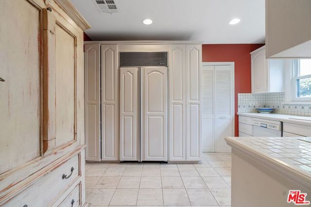 533 N Bronson Avenue, Los Angeles, CA 90004