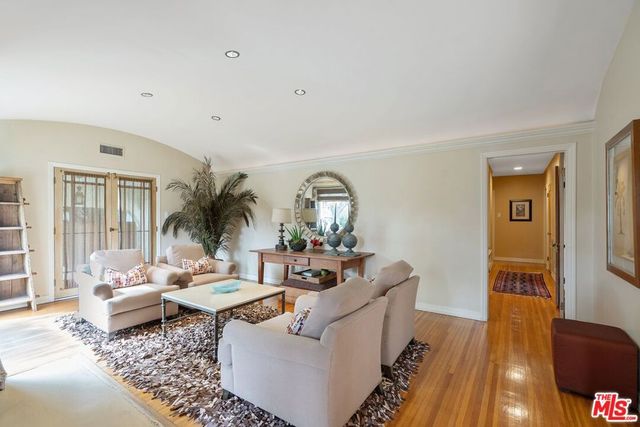 533 N Bronson Avenue, Los Angeles, CA 90004