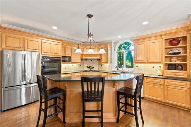 11401 W 141st Street, Overland Park, KS 66221
