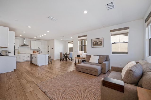 7966 Pitcher St, Citrus Heights, CA 95610