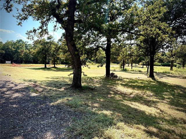 7424 E Charter Oak Road, Guthrie, OK 73044