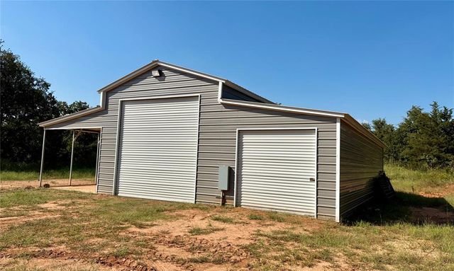 7424 E Charter Oak Road, Guthrie, OK 73044