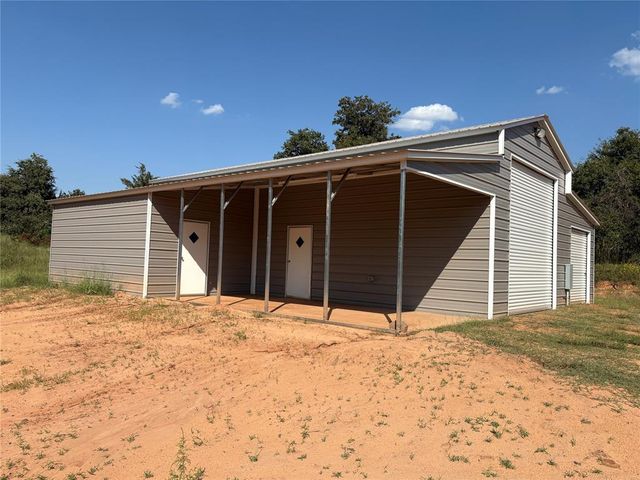 7424 E Charter Oak Road, Guthrie, OK 73044