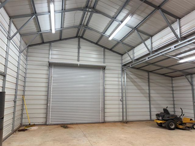 7424 E Charter Oak Road, Guthrie, OK 73044