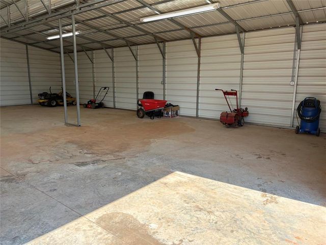 7424 E Charter Oak Road, Guthrie, OK 73044