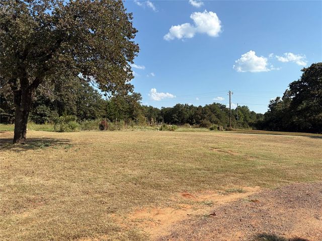 7424 E Charter Oak Road, Guthrie, OK 73044