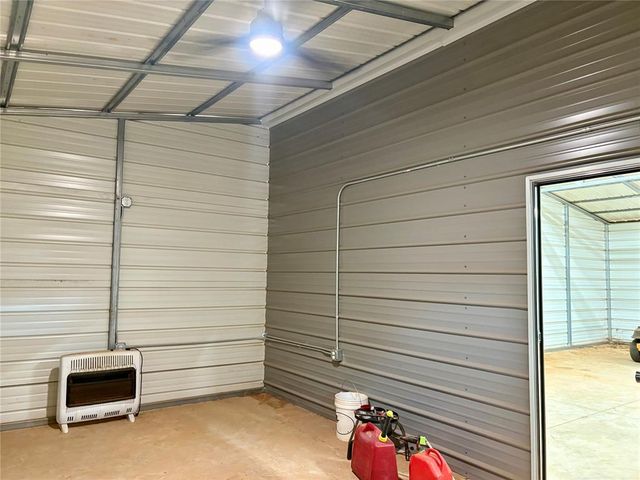 7424 E Charter Oak Road, Guthrie, OK 73044