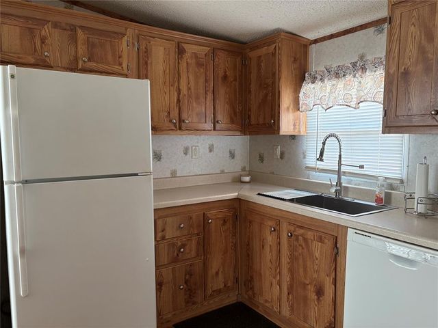 7424 E Charter Oak Road, Guthrie, OK 73044