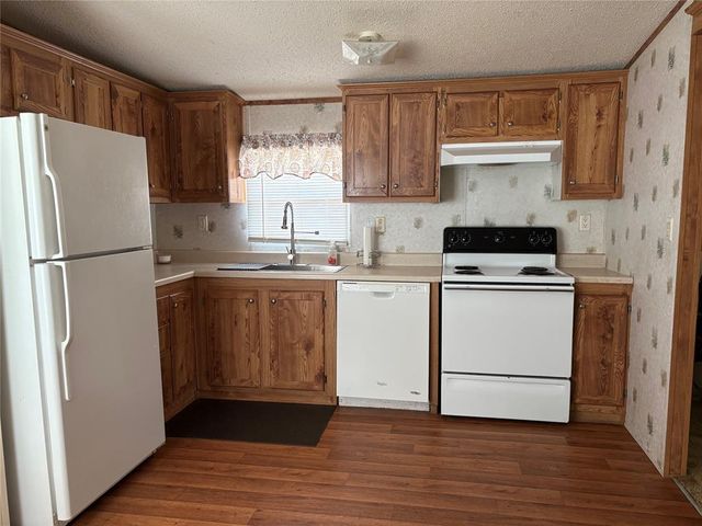 7424 E Charter Oak Road, Guthrie, OK 73044