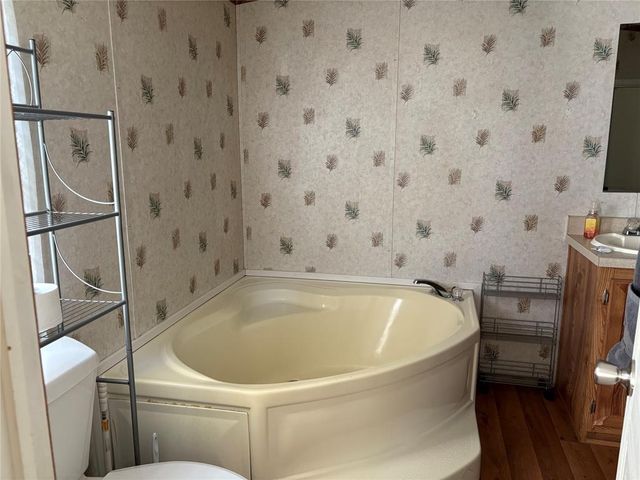 7424 E Charter Oak Road, Guthrie, OK 73044