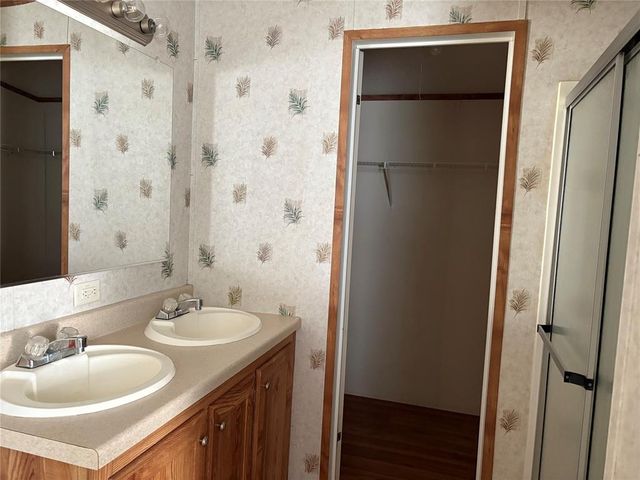 7424 E Charter Oak Road, Guthrie, OK 73044