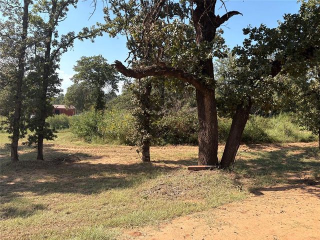 7424 E Charter Oak Road, Guthrie, OK 73044