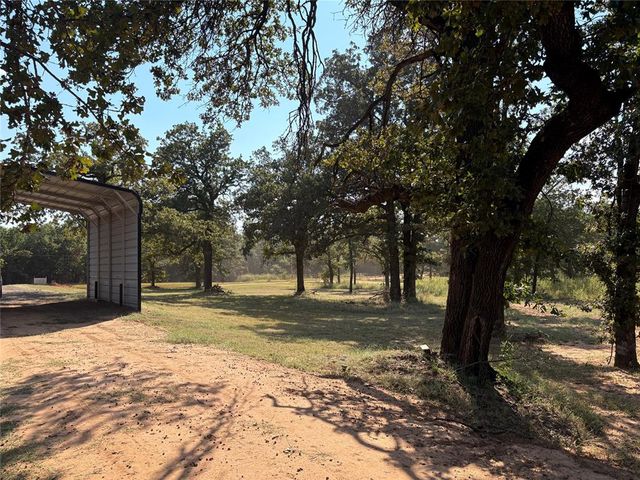 7424 E Charter Oak Road, Guthrie, OK 73044