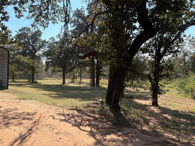 7424 E Charter Oak Road, Guthrie, OK 73044