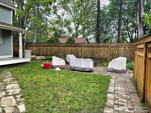 438 Third Street 2, Ann Arbor, MI 48103