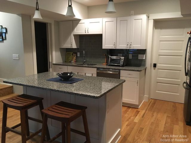 438 Third Street 2, Ann Arbor, MI 48103