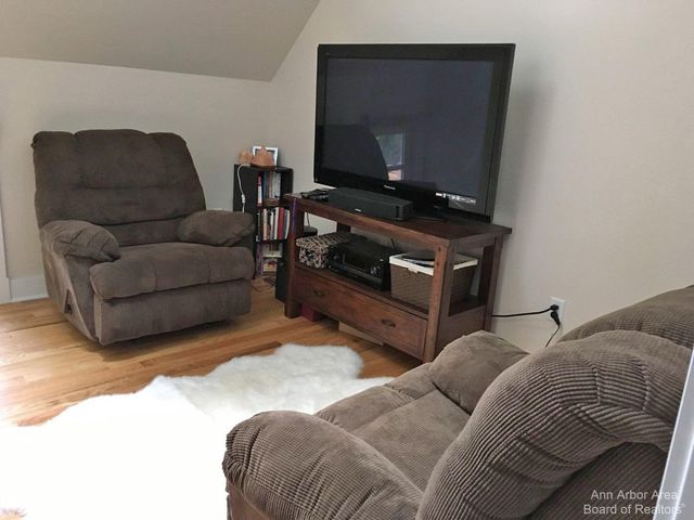 438 Third Street 2, Ann Arbor, MI 48103