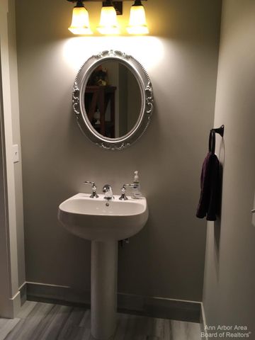 438 Third Street 2, Ann Arbor, MI 48103