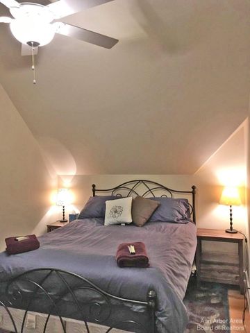 438 Third Street 2, Ann Arbor, MI 48103