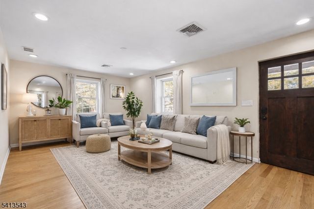 63 Huyler Rd, Branchburg Twp., NJ 08876