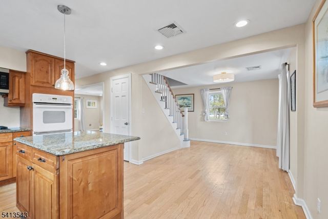 63 Huyler Rd, Branchburg Twp., NJ 08876