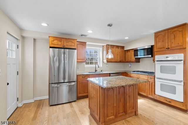 63 Huyler Rd, Branchburg Twp., NJ 08876