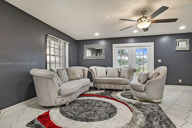 2210 NW 91st Ter, Pembroke Pines, FL 33024