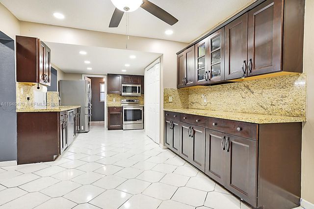 2210 NW 91st Ter, Pembroke Pines, FL 33024