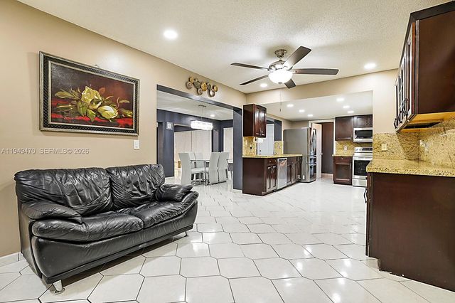 2210 NW 91st Ter, Pembroke Pines, FL 33024