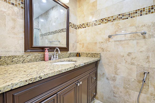 2210 NW 91st Ter, Pembroke Pines, FL 33024