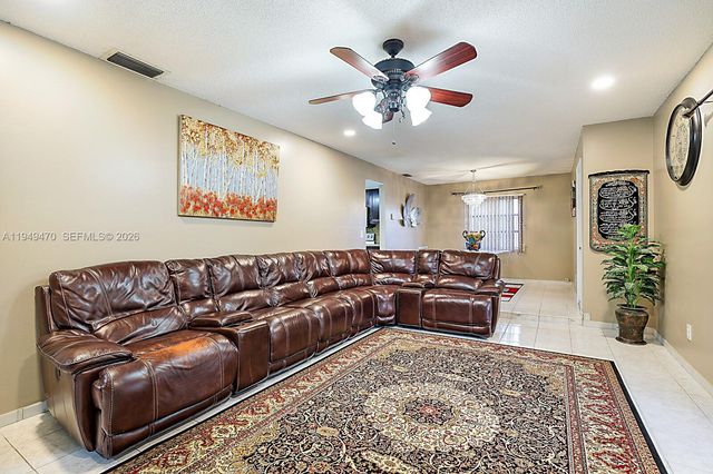 2210 NW 91st Ter, Pembroke Pines, FL 33024