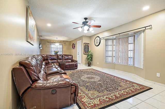 2210 NW 91st Ter, Pembroke Pines, FL 33024