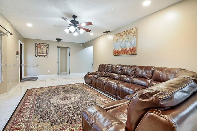 2210 NW 91st Ter, Pembroke Pines, FL 33024