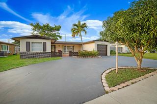 2210 NW 91st Ter, Pembroke Pines, FL 33024