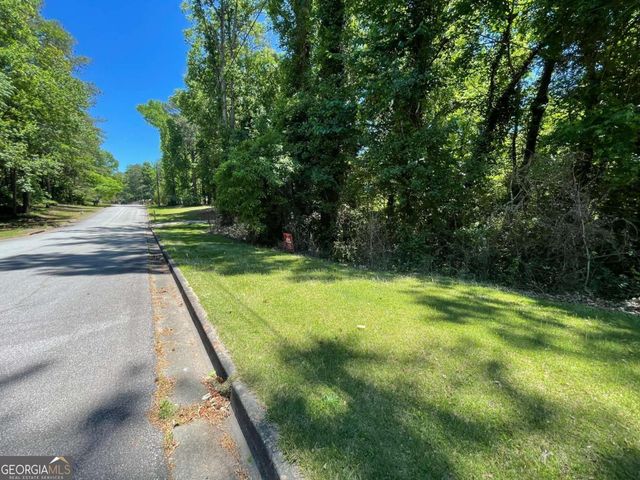 6990 Oak Leaf Drive, Fairburn, GA 30213