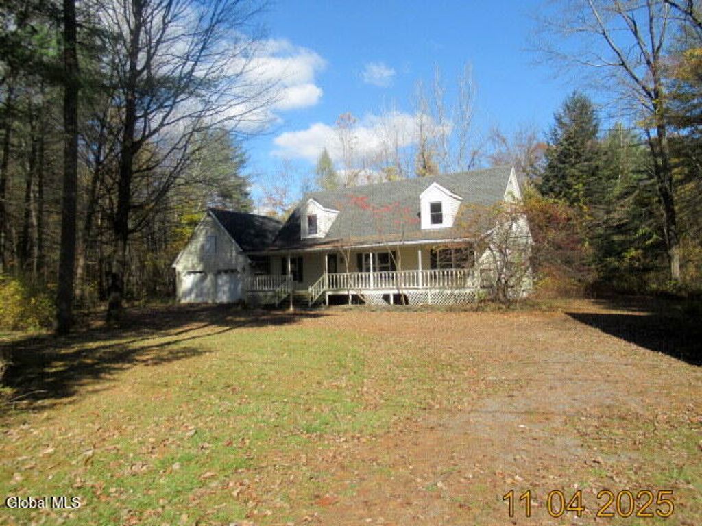 36 Jackson Road, Moreau, NY 12803