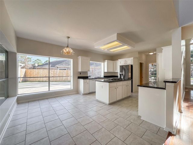 2210 Crossbrook Court, League City, TX 77573