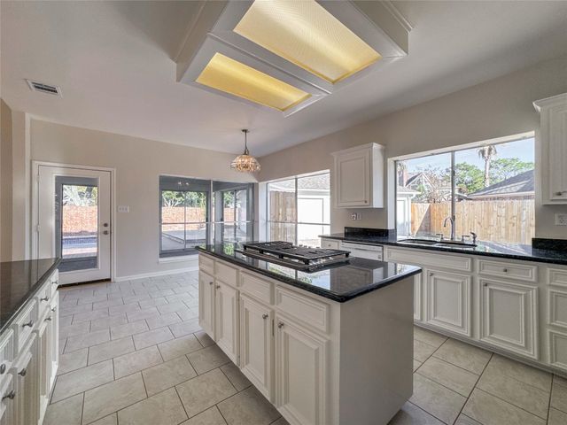 2210 Crossbrook Court, League City, TX 77573