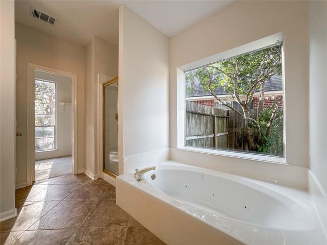 2210 Crossbrook Court, League City, TX 77573